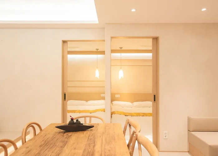 희희喜喜, 서면역 도보 2분, 침대7개,16명 단체숙소,자쿠지,3박이상 픽업, 5박이상 픽드랍서비스 Appartement