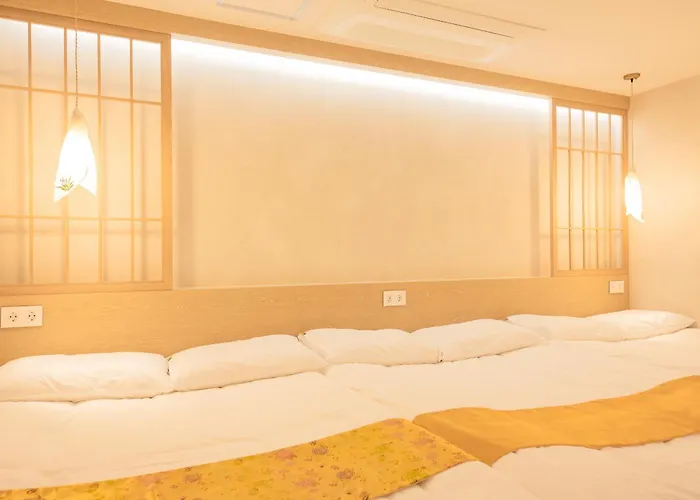 희희喜喜, 서면역 도보 2분, 침대7개,16명 단체숙소,자쿠지,3박이상 픽업, 5박이상 픽드랍서비스 Busan