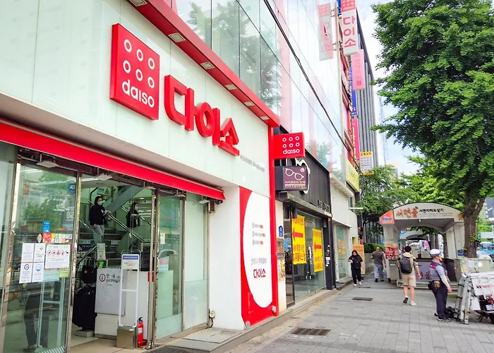 희희喜喜, 서면역 도보 2분, 침대7개,16명 단체숙소,자쿠지,3박이상 픽업, 5박이상 픽드랍서비스 * Busan